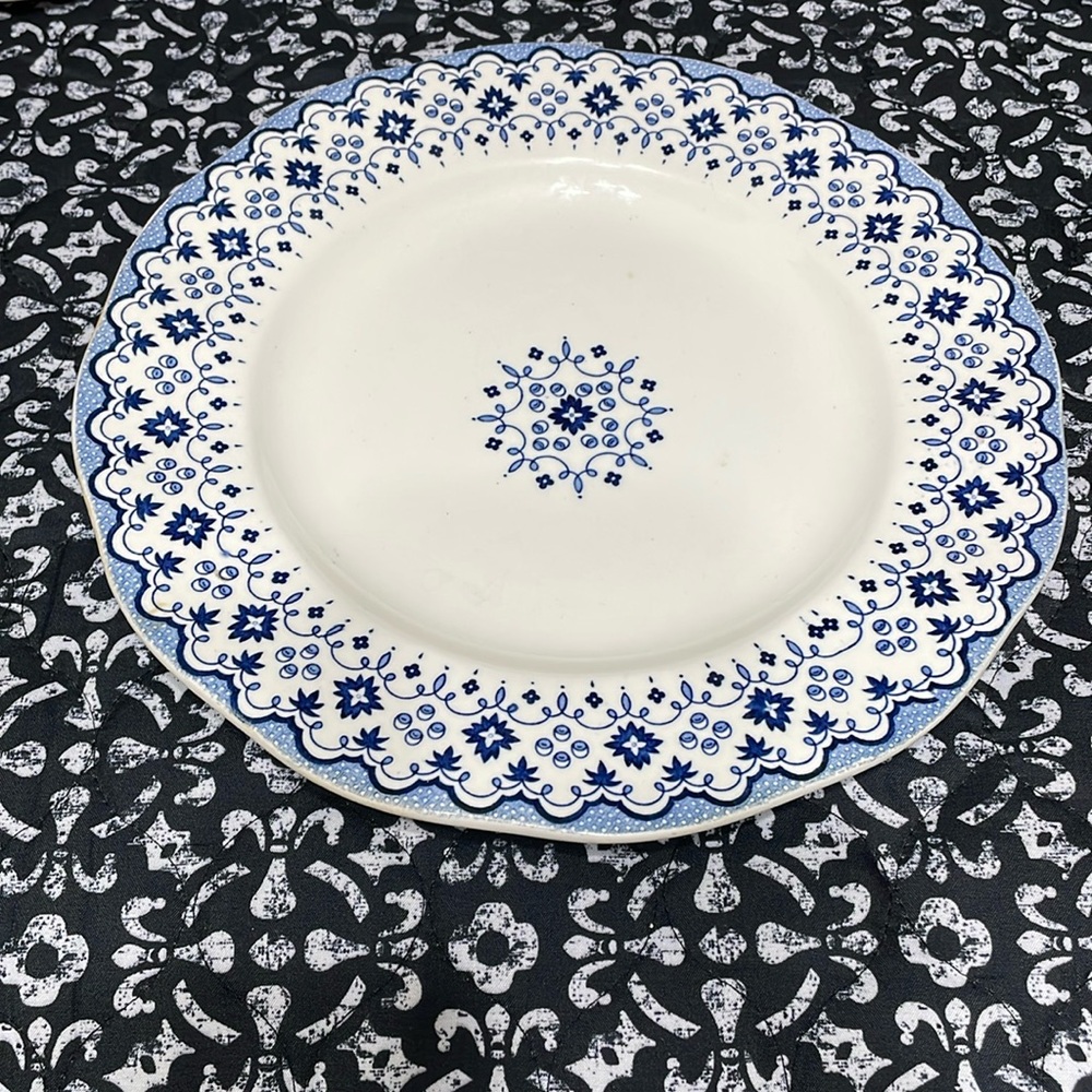 Lille Wedgwood & Co. Ltd. Made in England.Blue and White Vintage Dinner Plate.